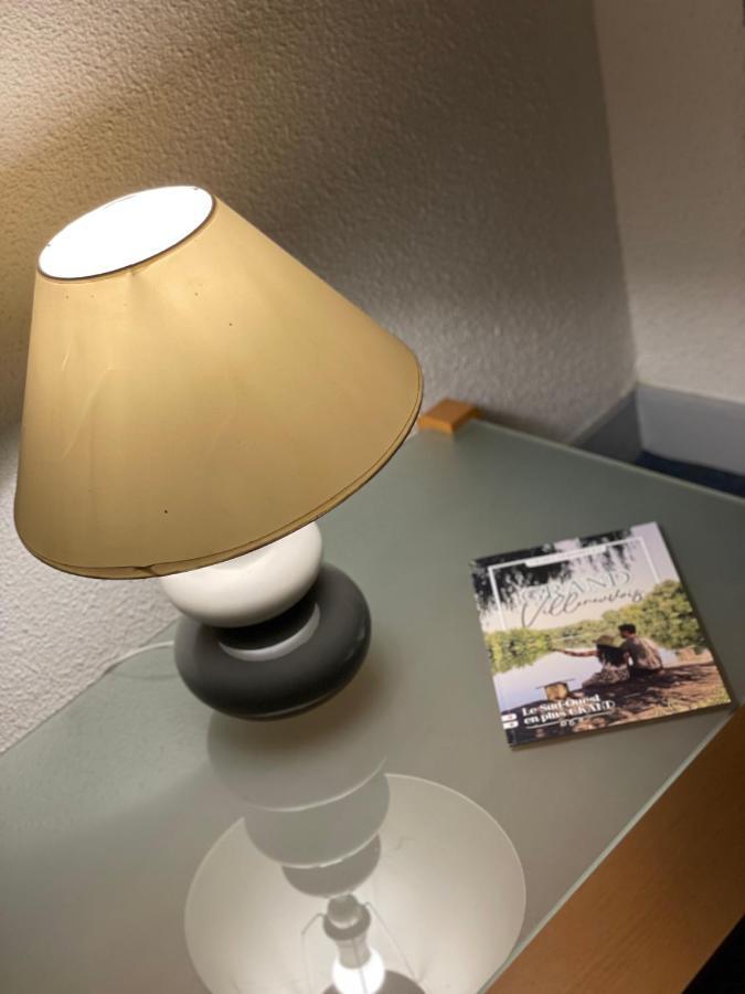 Contact Hotel Les Platanes Villeneuve Sur Lot Centre Esterno foto