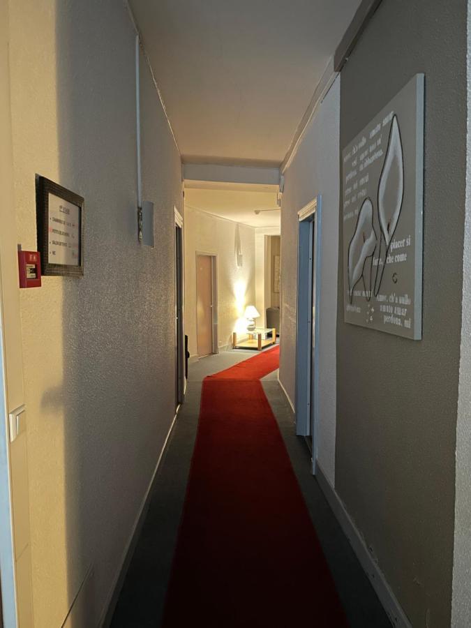 Contact Hotel Les Platanes Villeneuve Sur Lot Centre Esterno foto