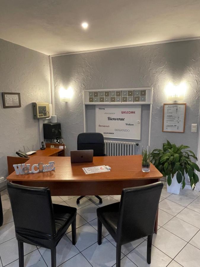 Contact Hotel Les Platanes Villeneuve Sur Lot Centre Esterno foto