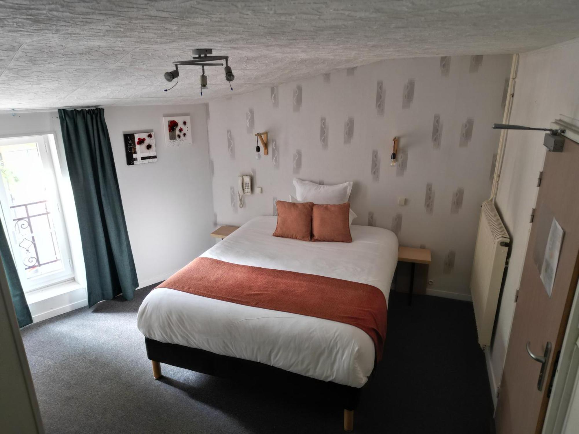 Contact Hotel Les Platanes Villeneuve Sur Lot Centre Esterno foto