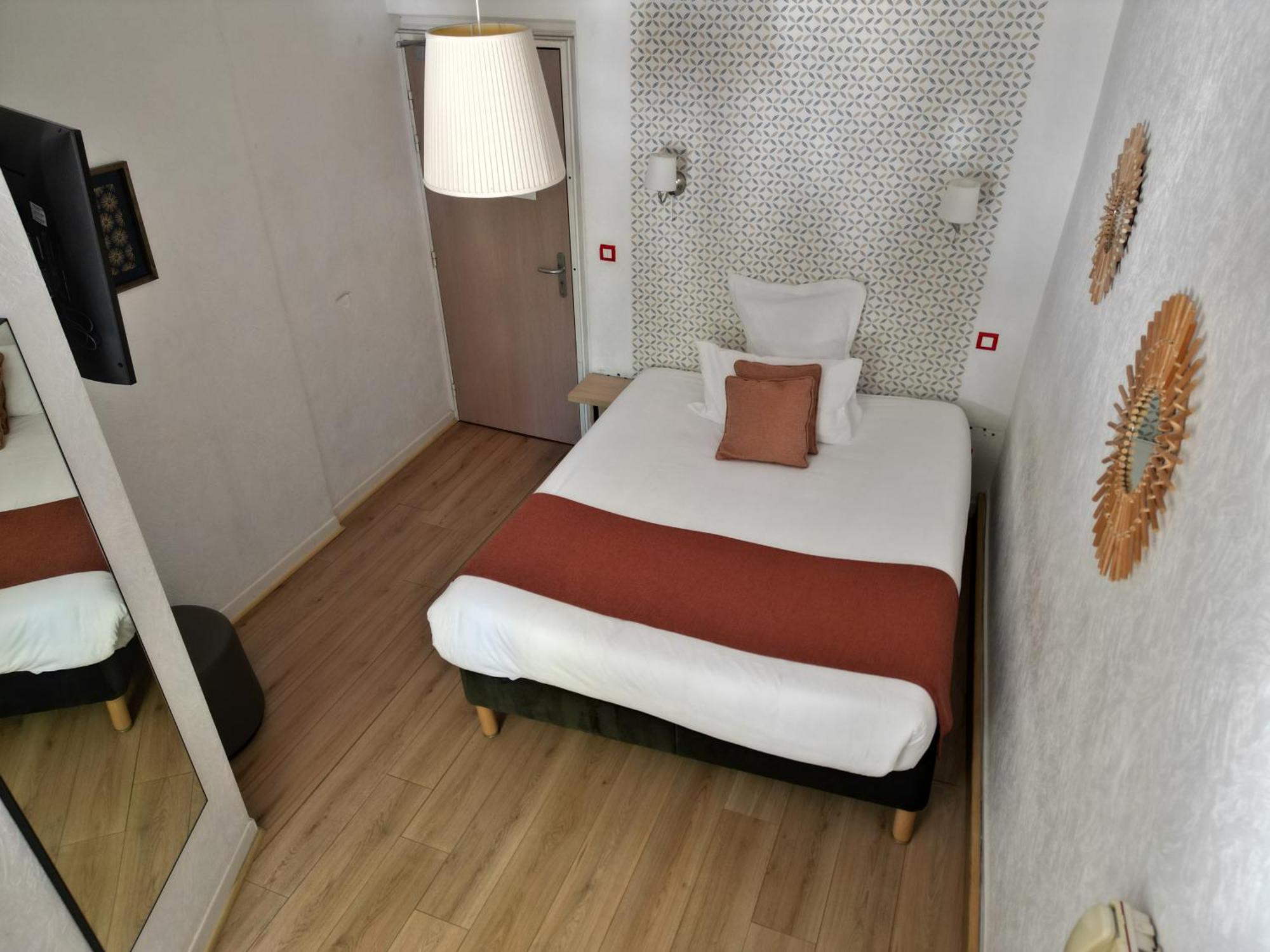 Contact Hotel Les Platanes Villeneuve Sur Lot Centre Esterno foto