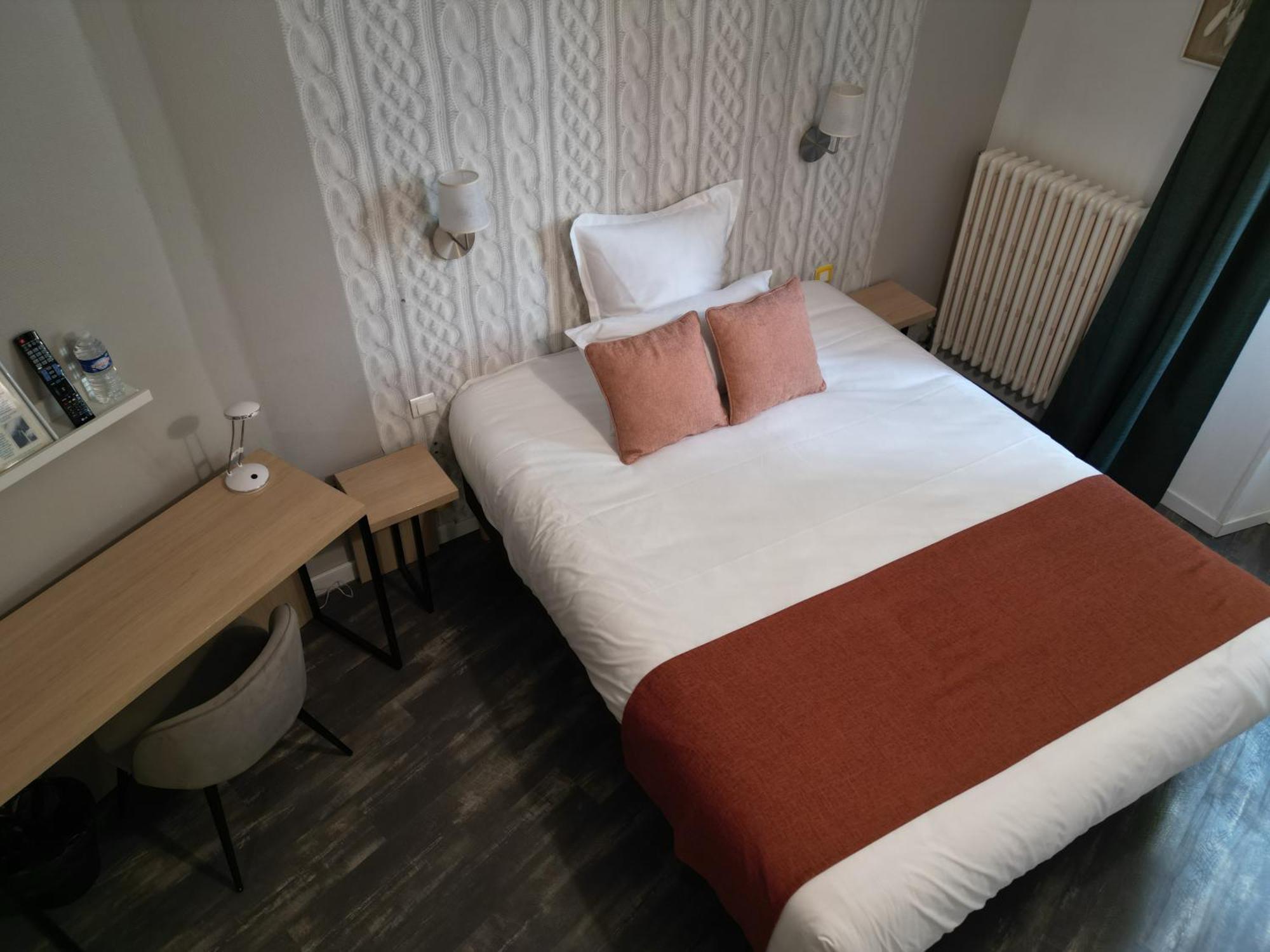 Contact Hotel Les Platanes Villeneuve Sur Lot Centre Esterno foto