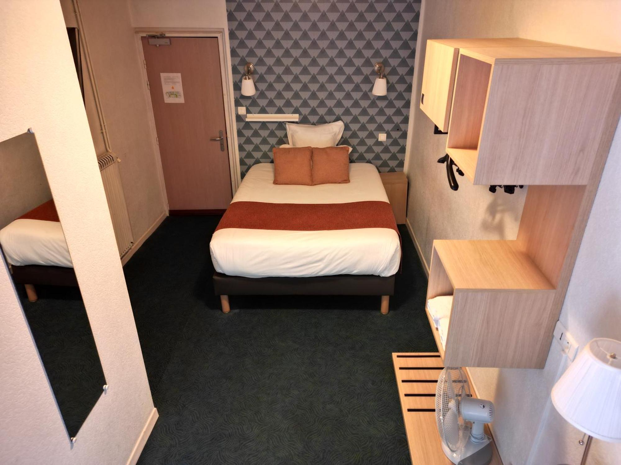 Contact Hotel Les Platanes Villeneuve Sur Lot Centre Esterno foto