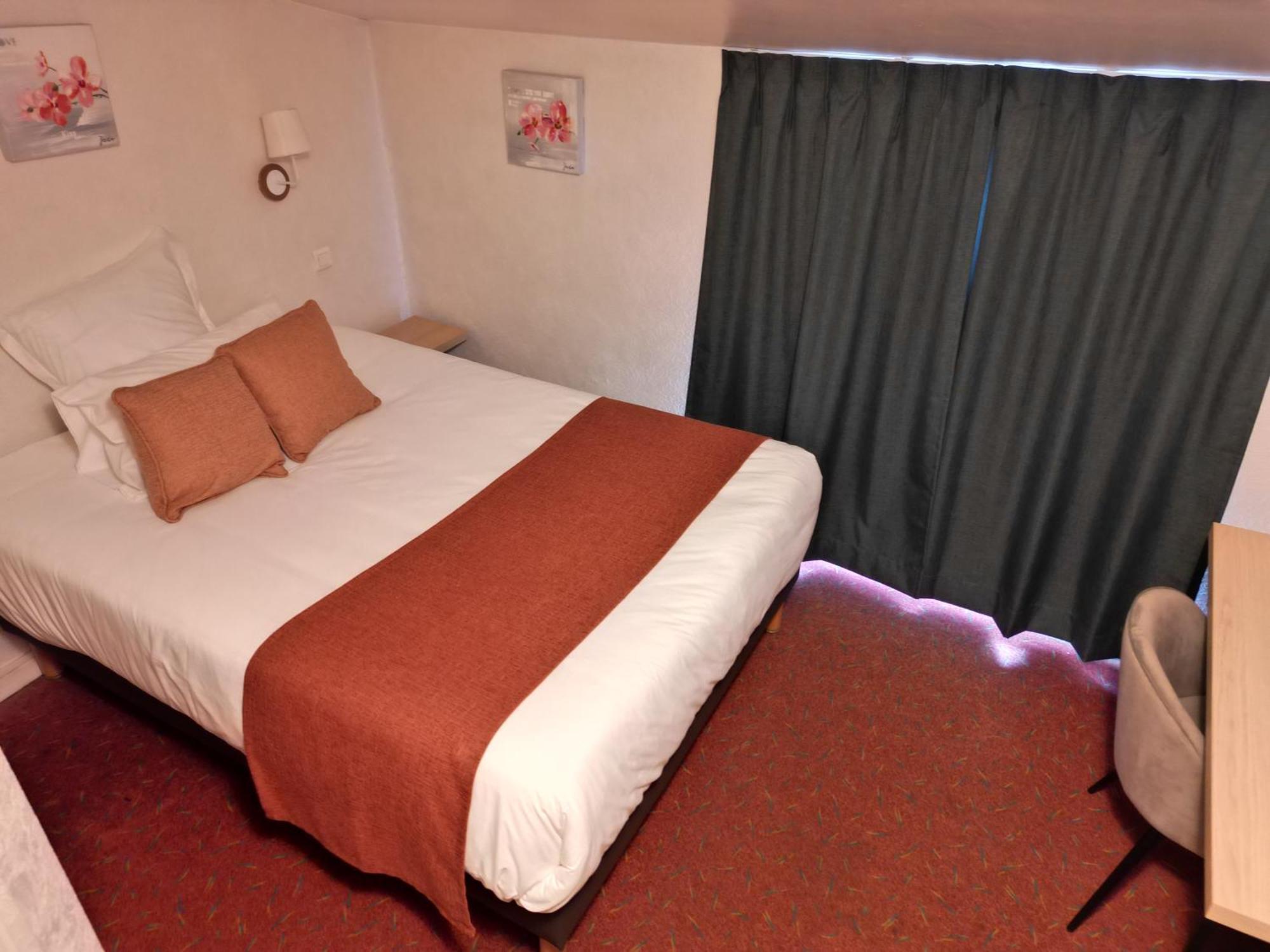 Contact Hotel Les Platanes Villeneuve Sur Lot Centre Esterno foto