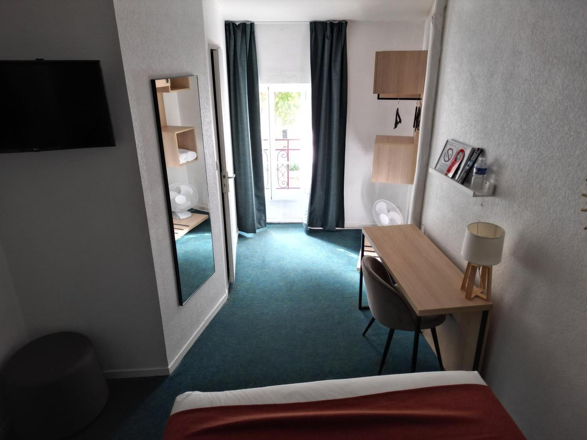 Contact Hotel Les Platanes Villeneuve Sur Lot Centre Esterno foto