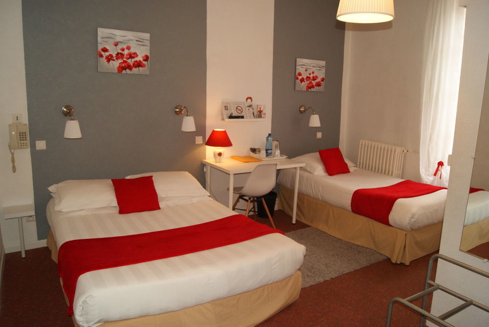 Contact Hotel Les Platanes Villeneuve Sur Lot Centre Esterno foto
