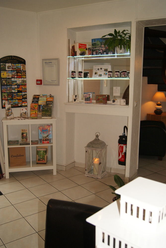 Contact Hotel Les Platanes Villeneuve Sur Lot Centre Esterno foto