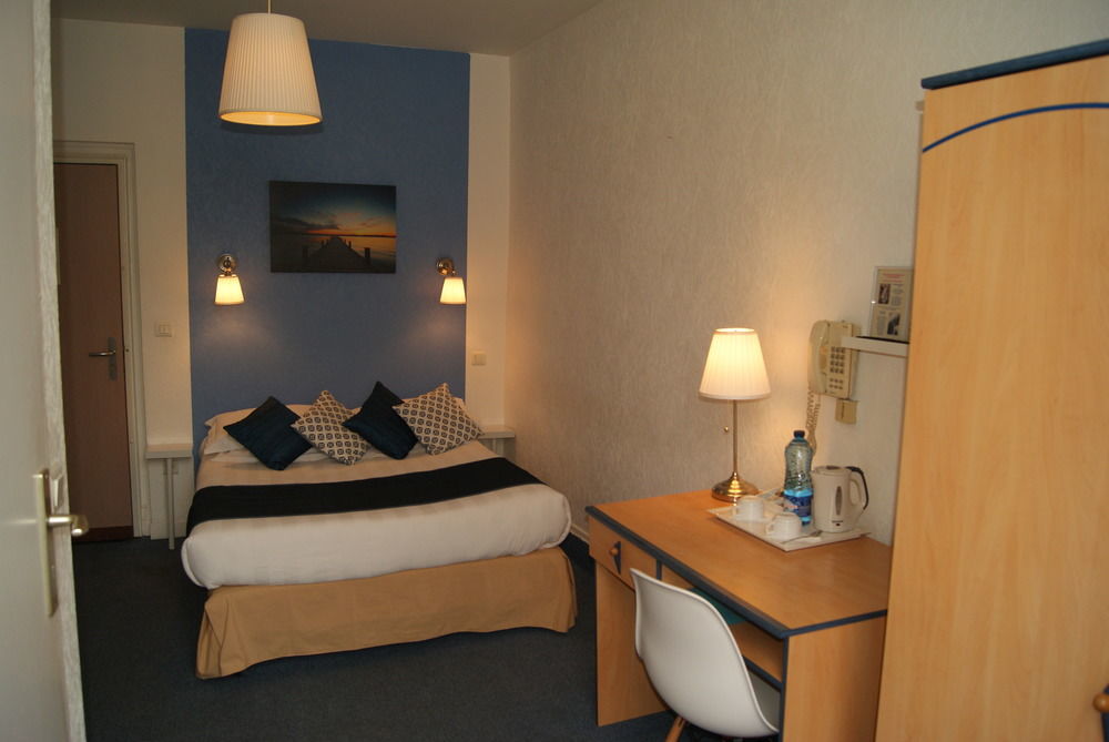 Contact Hotel Les Platanes Villeneuve Sur Lot Centre Esterno foto