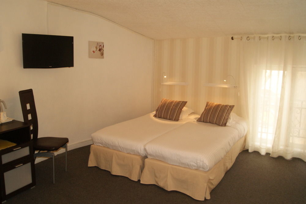 Contact Hotel Les Platanes Villeneuve Sur Lot Centre Esterno foto