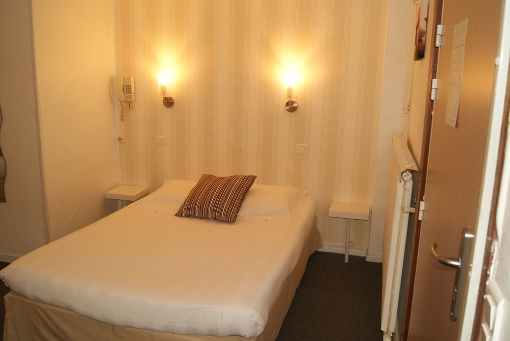 Contact Hotel Les Platanes Villeneuve Sur Lot Centre Esterno foto