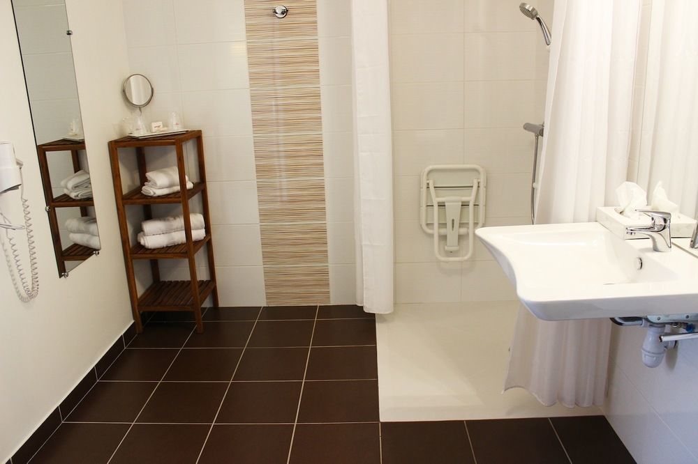 Contact Hotel Les Platanes Villeneuve Sur Lot Centre Esterno foto
